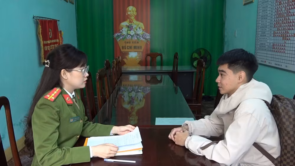 Mang 219 triệu đồng đến Công an phường trình báo sau khi nhận tiền từ người “lạ” -0
