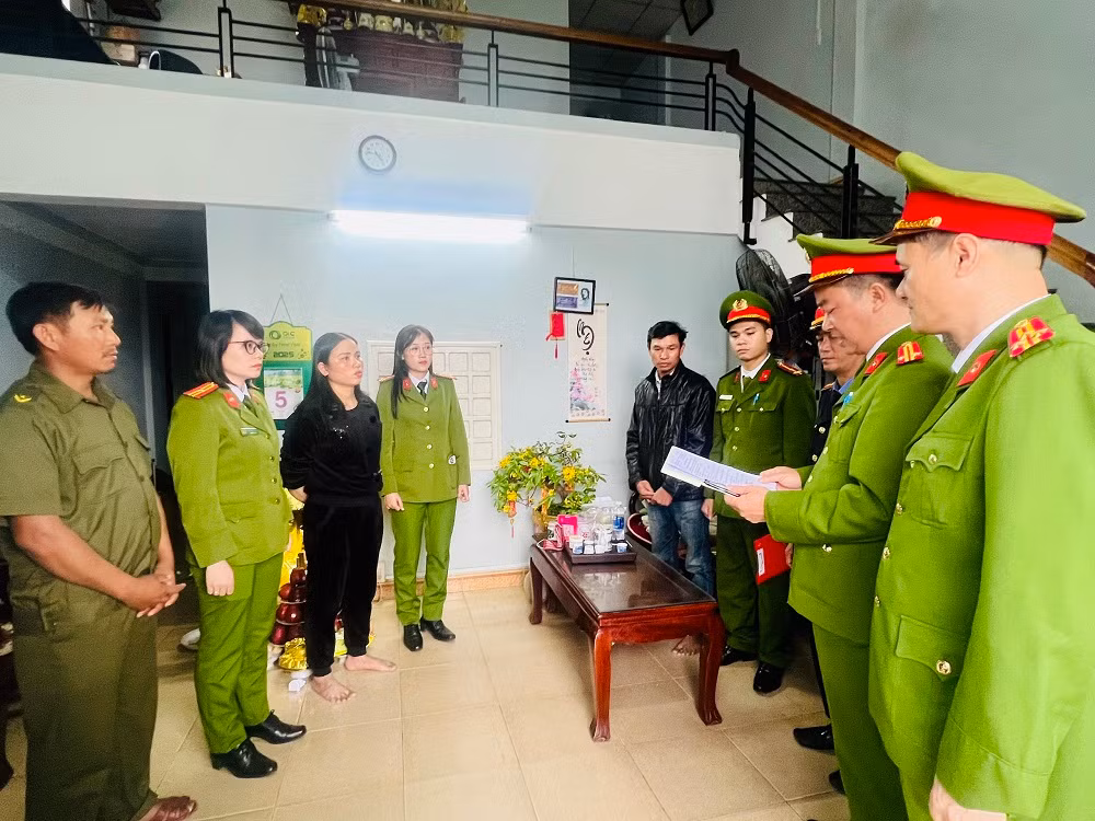 Nữ giám đốc lừa đảo nhà phân phối -0