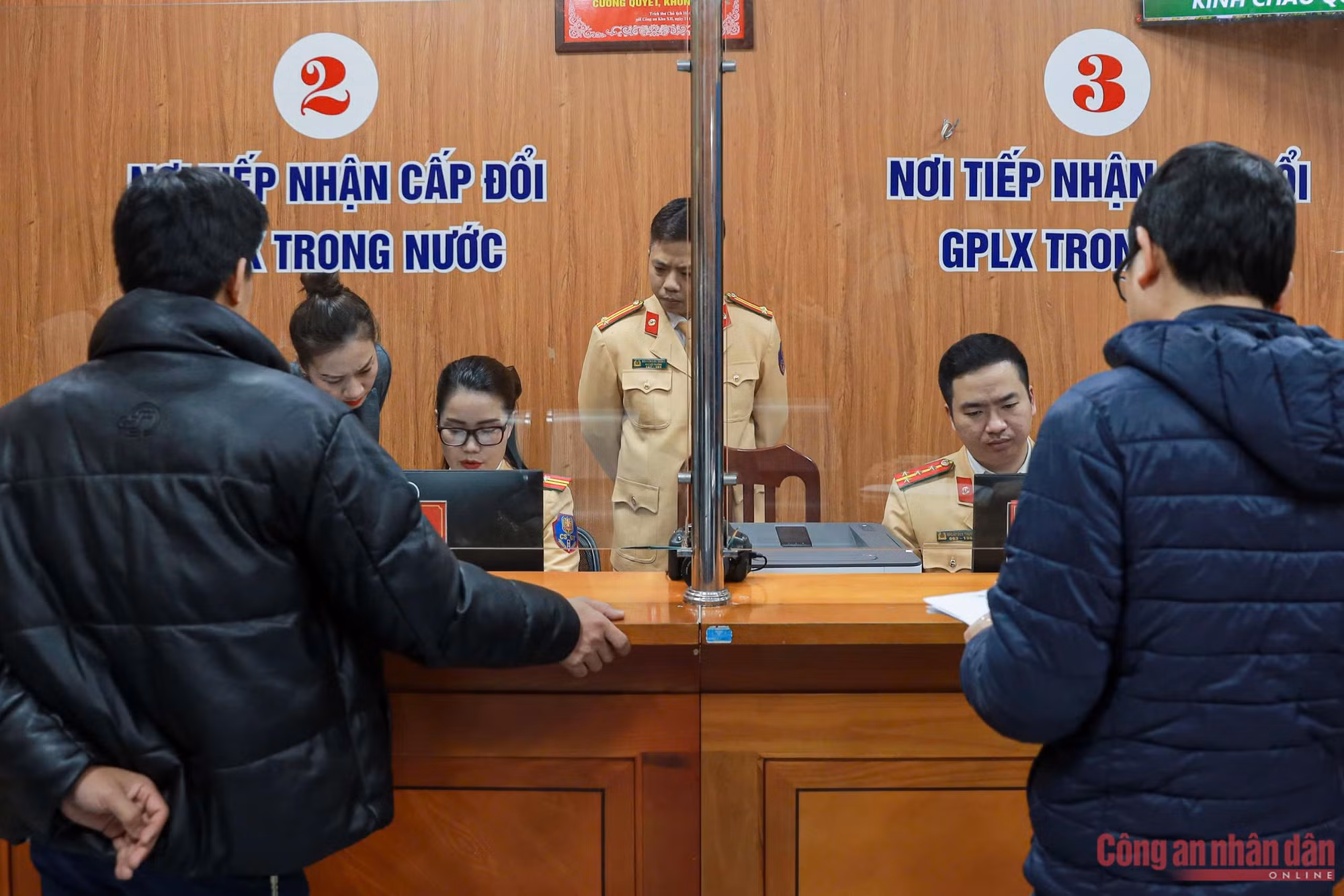 Hình ảnh ngày đầu CSGT Thủ đô thực hiện nhiệm vụ mới -2