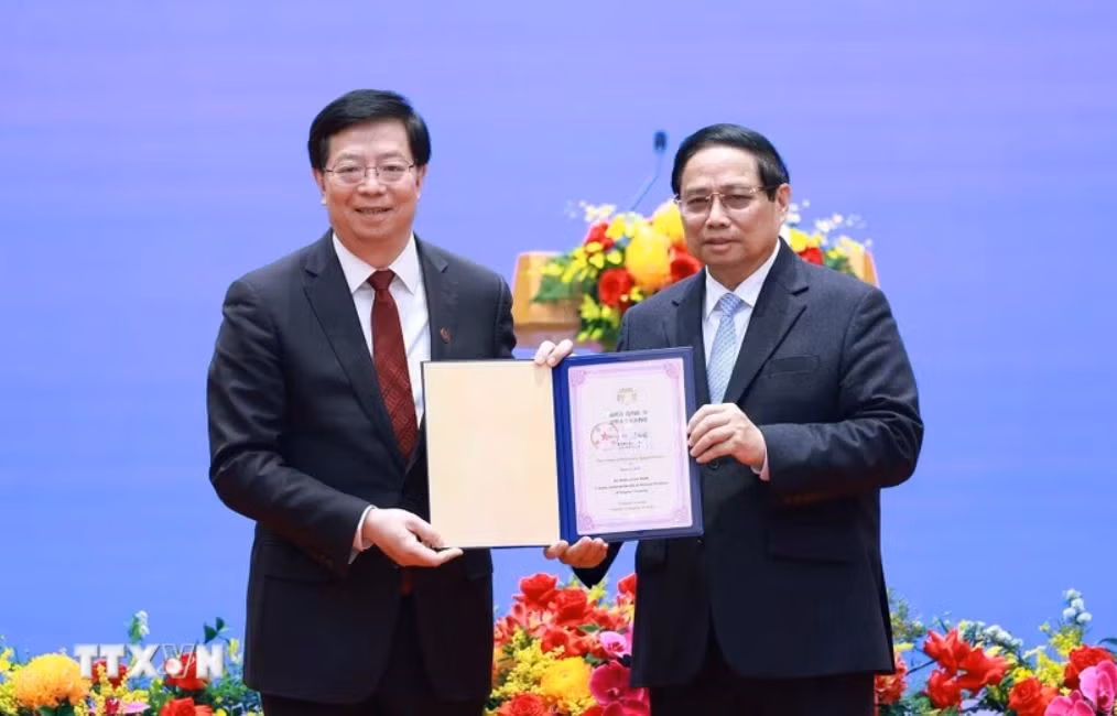 Thủ tướng Phạm Minh Chính nhận danh hiệu “Giáo sư danh dự