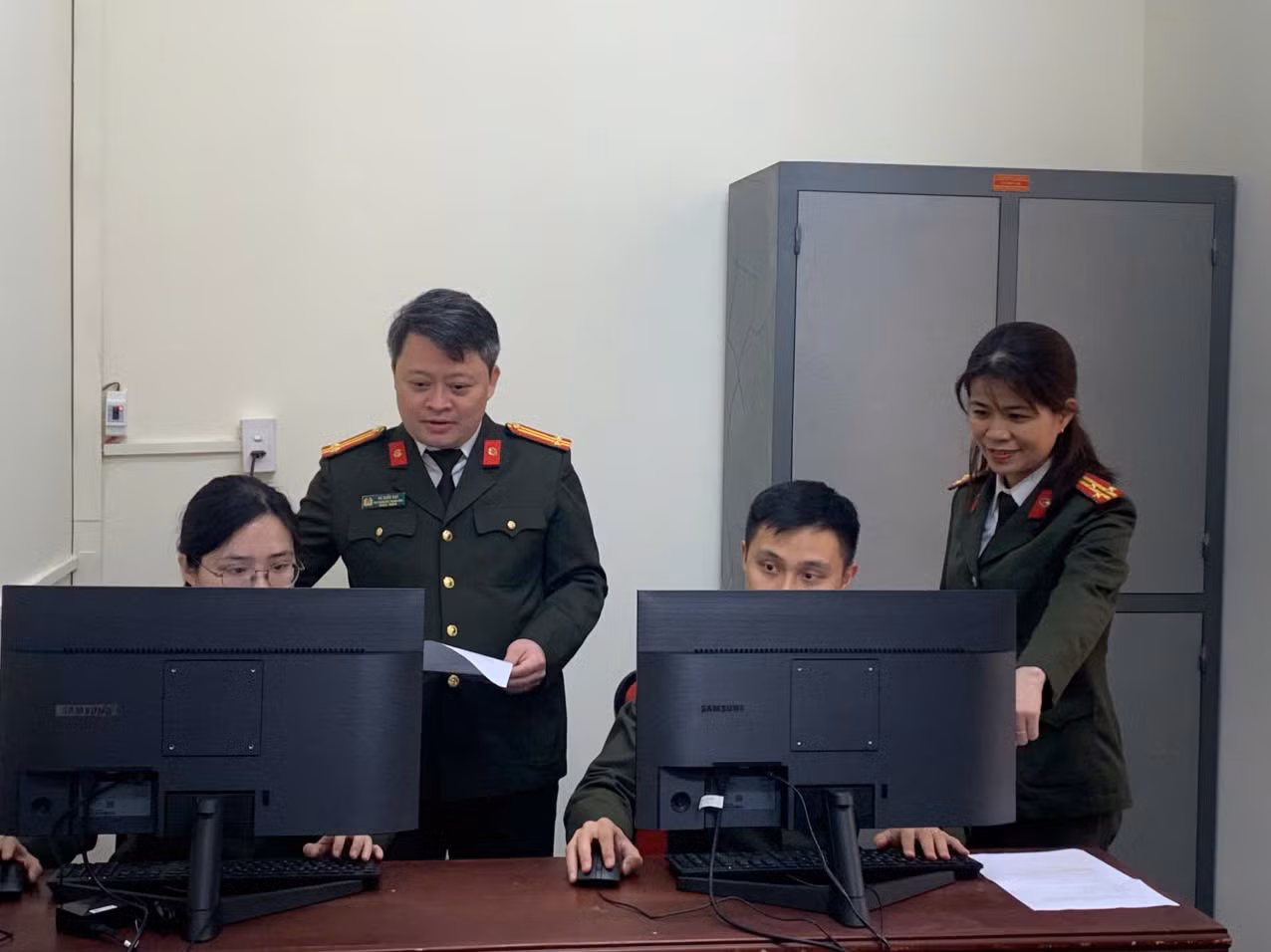 Ghi nhận trong ngày đầu tiên, Công an thực hiện nhiệm vụ cấp phiếu lý lịch tư pháp -1