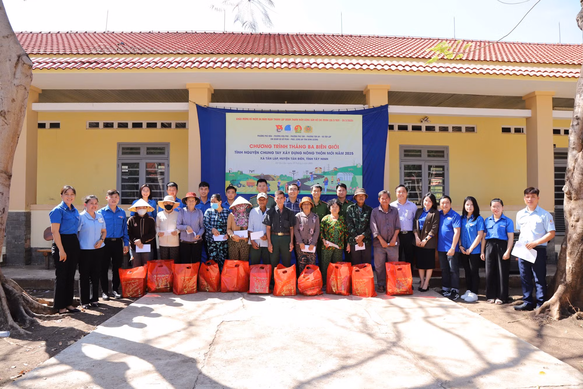 Đoàn thanh niên Công an Bình Dương với chương trình Tháng ba biên giới -0