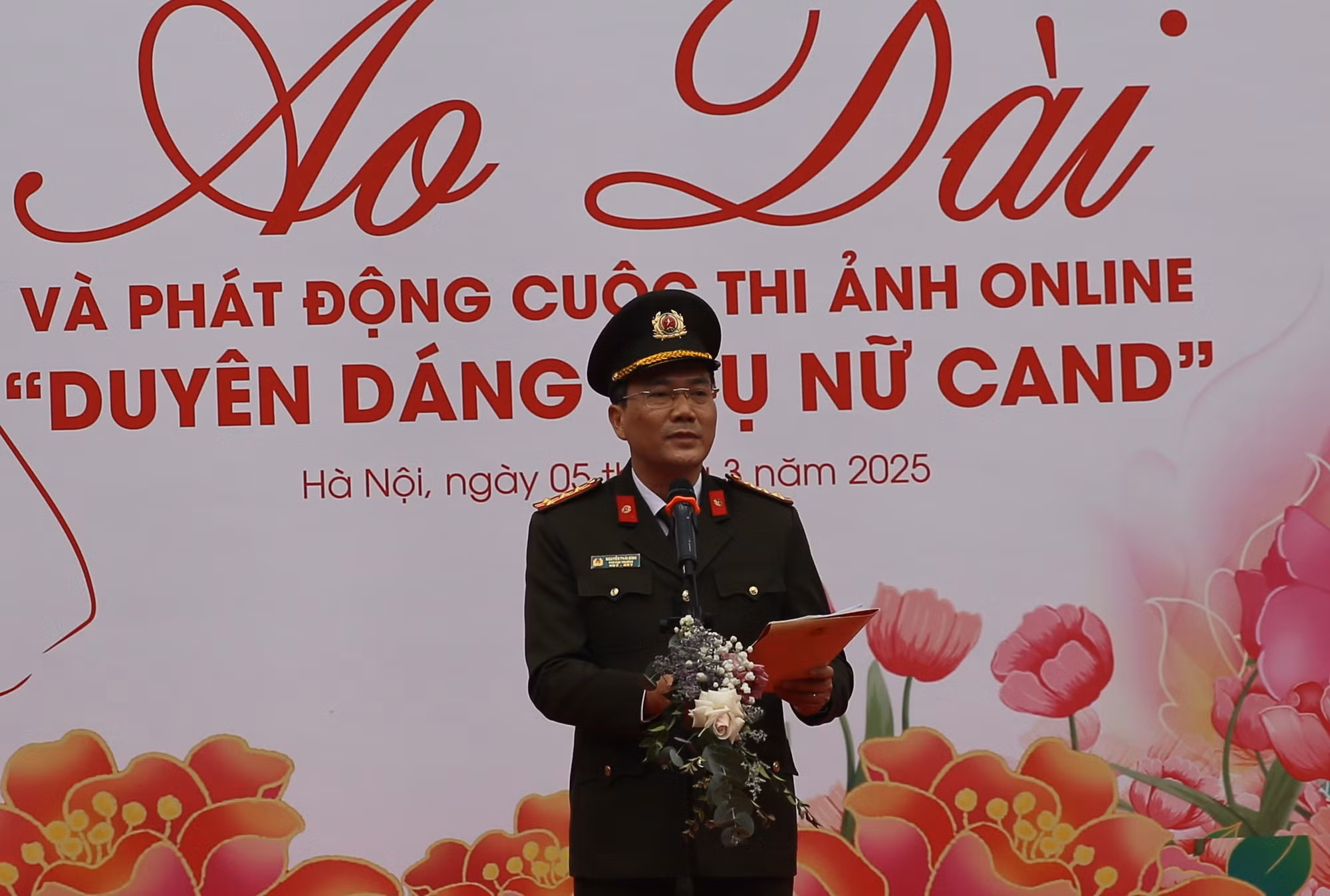 Hơn 200 nữ cán bộ, chiến sĩ Công an diễu hành, tôn vinh áo dài -0
