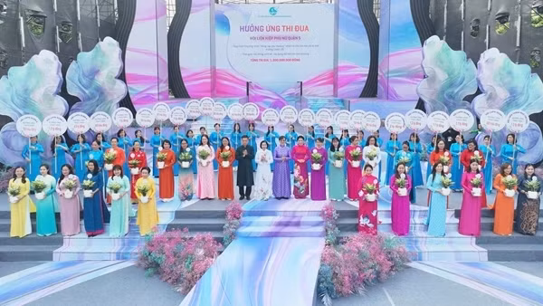 Hơn 3.000 người đồng diễn áo dài tại phố đi bộ Nguyễn Huệ