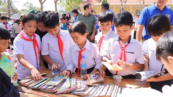 Đoàn thanh niên Công an Bình Dương với chương trình Tháng ba biên giới