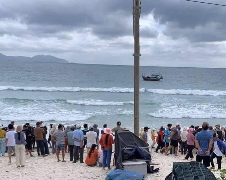 Hai nam sinh trung học phổ thông mất tích khi tắm biển -0