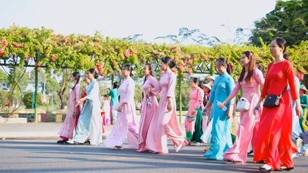 Để áo dài không chỉ là đại sứ văn hóa