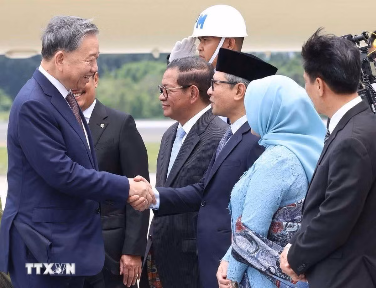 Tổng Bí thư Tô Lâm và Phu nhân bắt đầu thăm cấp Nhà nước Cộng hòa Indonesia -0