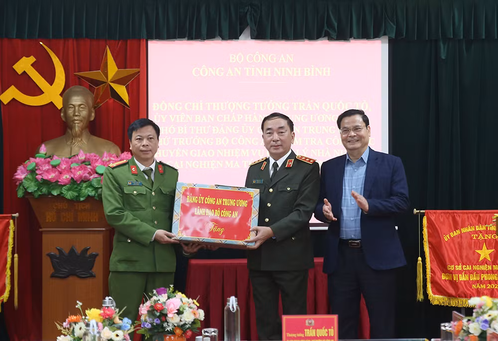 Thứ trưởng Trần Quốc Tỏ thăm, kiểm tra một số đơn vị triển khai tổ chức bộ máy theo mô hình mới -0