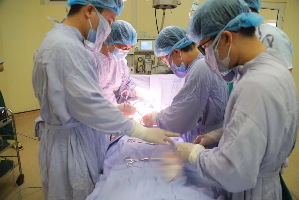Bác sĩ hai bệnh viện cứu sản phụ ung thư di căn, sinh con bình an -0