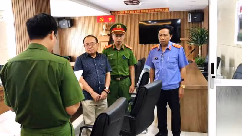 Mua văn bằng, chứng chỉ giả trên mạng để đấu thầu, một Phó giám đốc công ty ở Đà Nẵng bị khai trừ Đảng -0