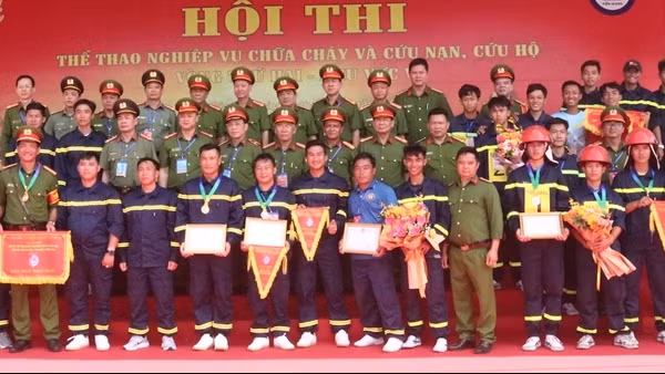Sôi nổi hội thi thể thao nghiệp vụ chữa cháy và cứu nạn, cứu hộ tại khu vực miền Tây