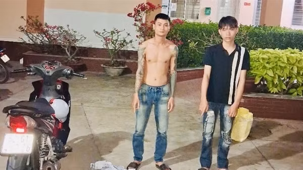 Rải 10.000 tờ rơi “hỗ trợ cho vay trả góp” để lấy 500 ngàn tiền công