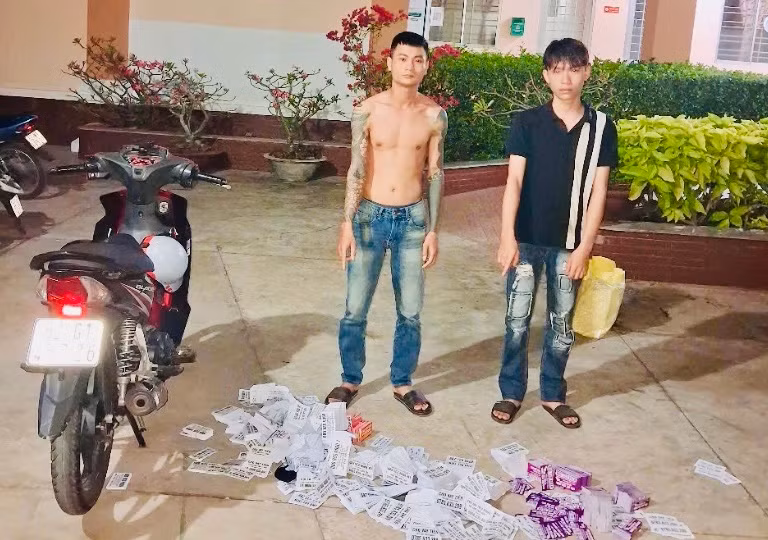 Rải 10.000 tờ rơi “hỗ trợ cho vay trả góp” để lấy 500 ngàn tiền công -0