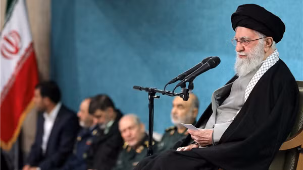Đại giáo chủ Iran phản ứng rắn trước lời thúc giục đám phán của ông Trump