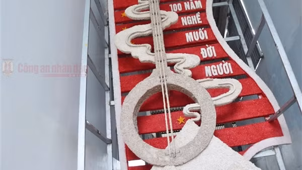 Độc đáo cây đàn kìm bằng muối tại Bạc Liêu