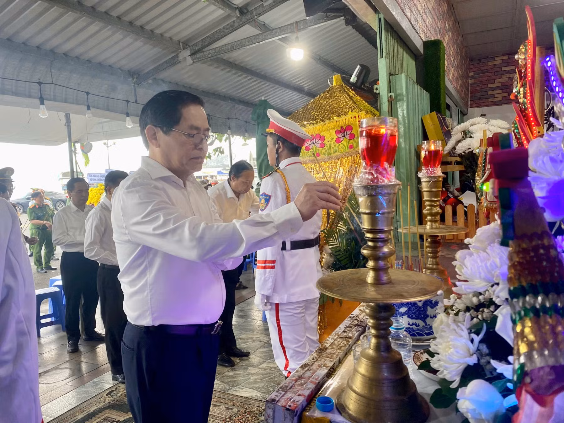 Lãnh đạo tỉnh Bà Rịa-Vũng Tàu đến viếng, chia buồn cùng gia đình chiến sĩ Cảnh sát hy sinh -1