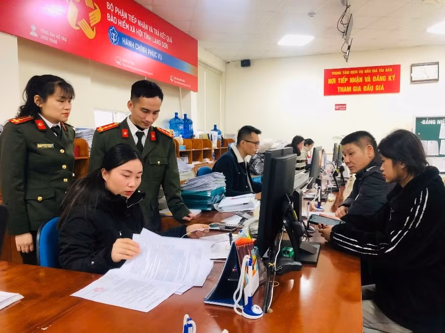 Công an tỉnh Lạng Sơn tiếp quản hiệu quả các nhiệm vụ mới không để gián đoạn, ảnh hưởng đến nhu cầu của nhân dân -0