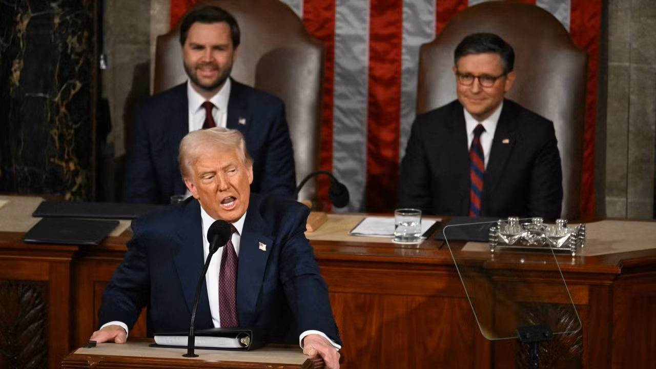 Tổng thống Donald Trump bảo vệ các cuộc chiến thương mại -0