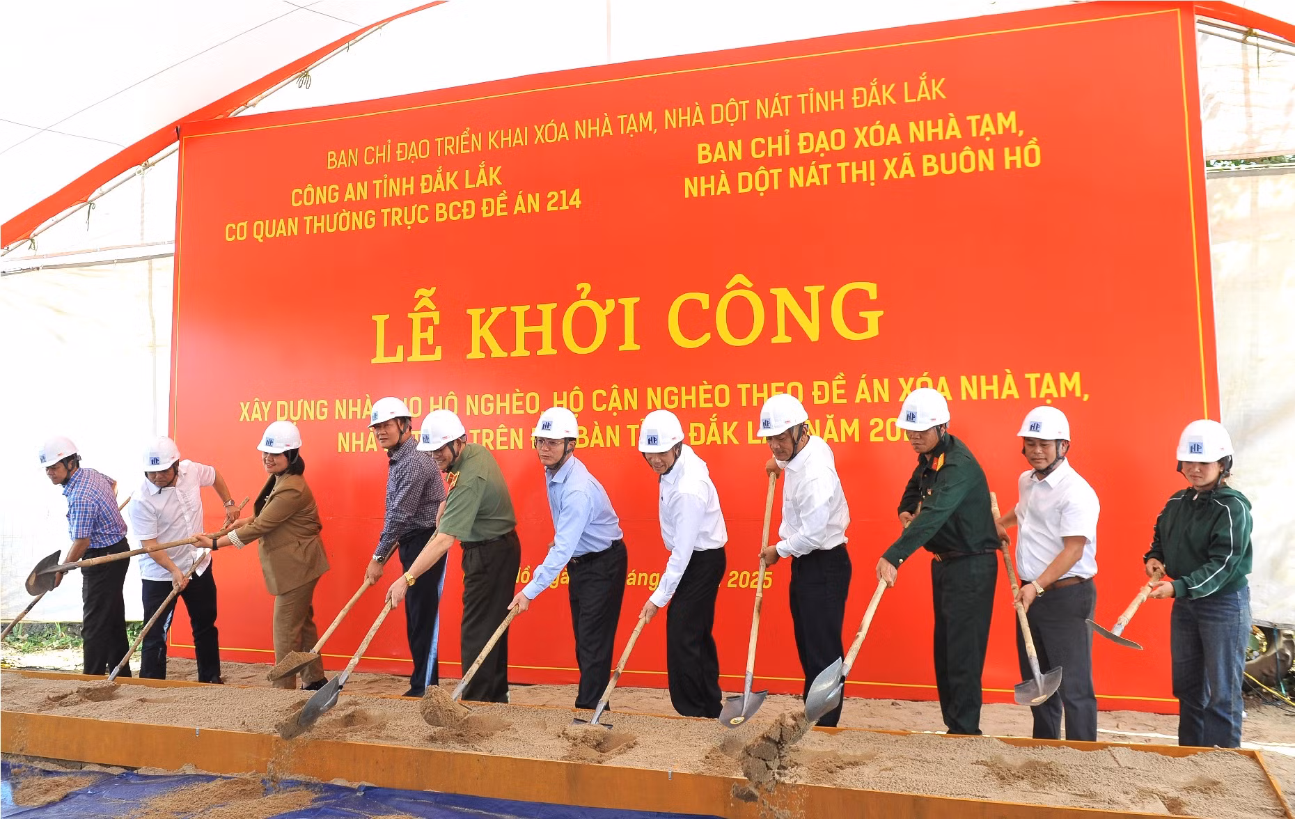 Công an Đắk Lắk khởi công xây dựng 4.285 căn nhà cho hộ nghèo -0