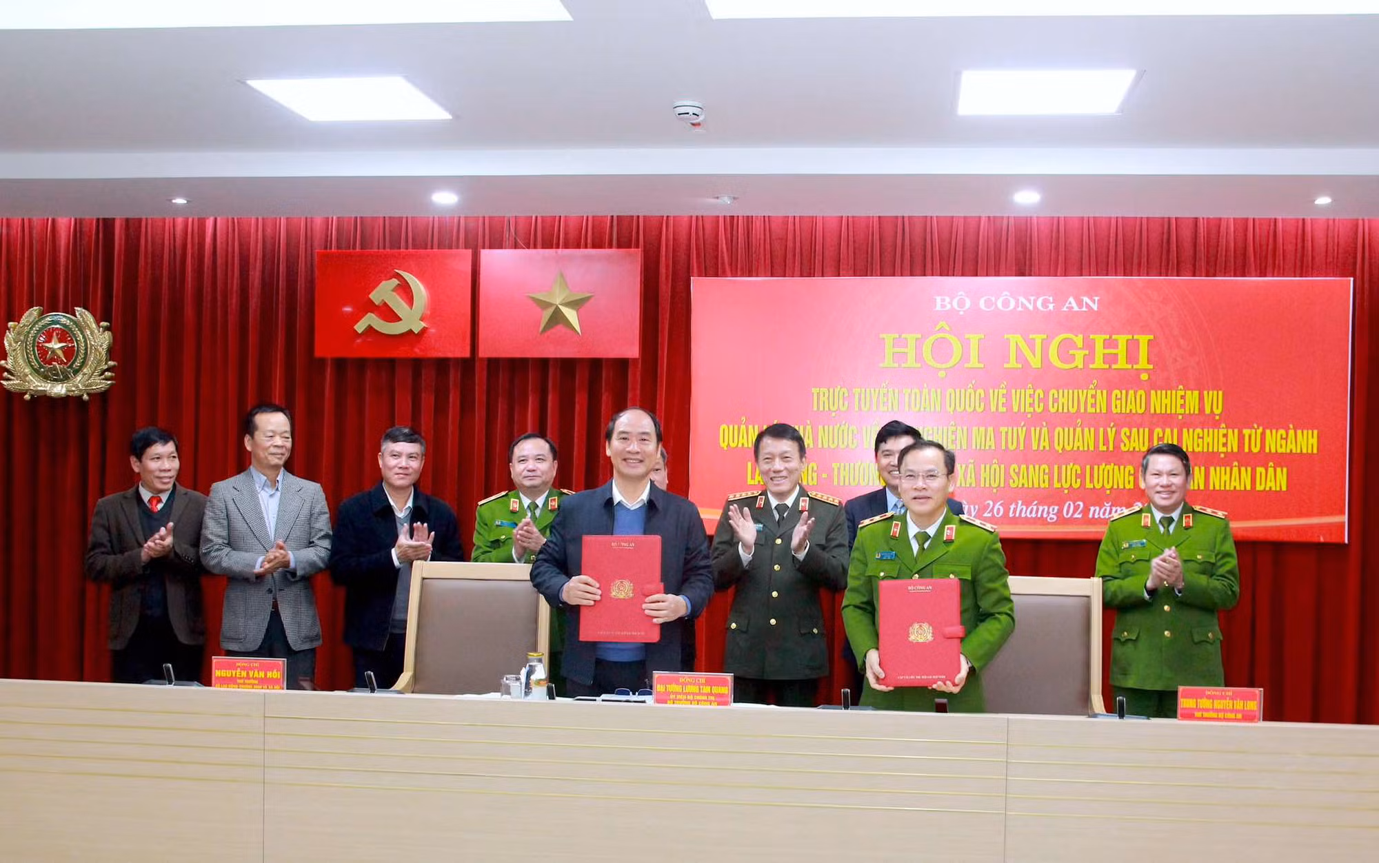 Bài 4: Không để ngắt quãng công việc, nâng cao chất lượng phục vụ người dân -0