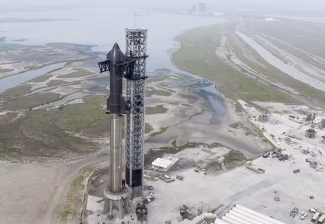 Vụ nổ tàu vũ trụ Starship khiến hàng trăm chuyến bay ở Mỹ bị gián đoạn -0
