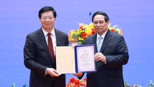 Thủ tướng Phạm Minh Chính nhận danh hiệu “Giáo sư danh dự" Đại học Thanh Hoa