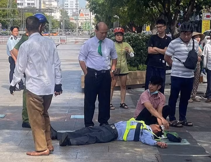 Khởi tố thanh niên “bênh chó” đánh bảo vệ bất tỉnh tại phố đi bộ Nguyễn Huệ -0