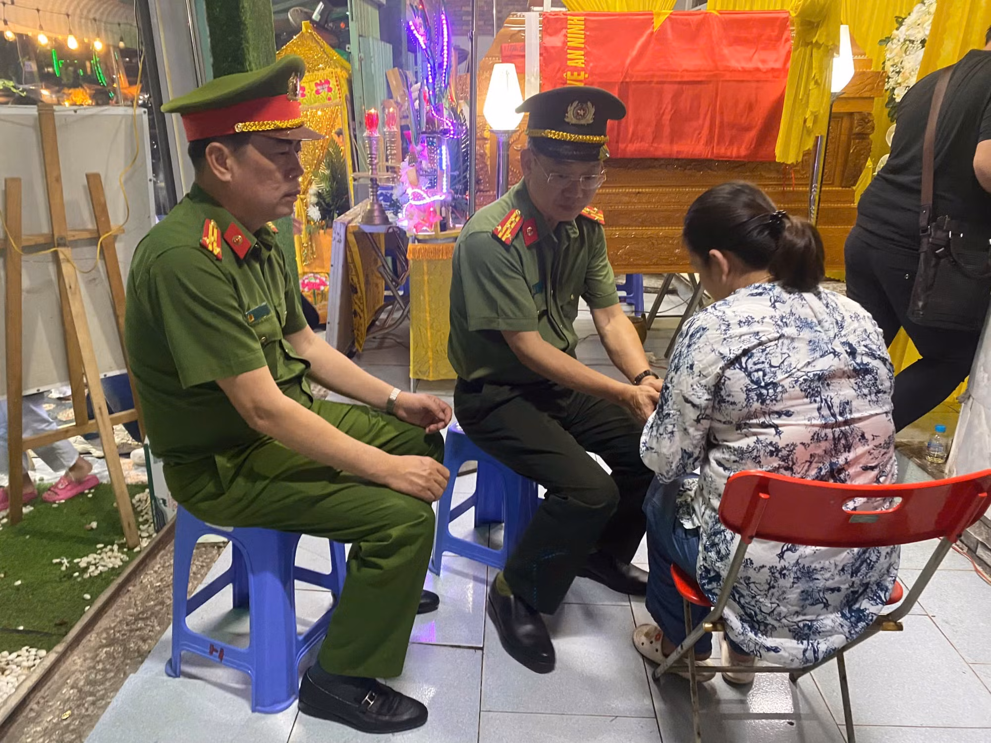 Lãnh đạo tỉnh Bà Rịa-Vũng Tàu đến thăm hỏi, gửi lời chia buồn gia đình chiến sĩ Cảnh sát hy sinh -4