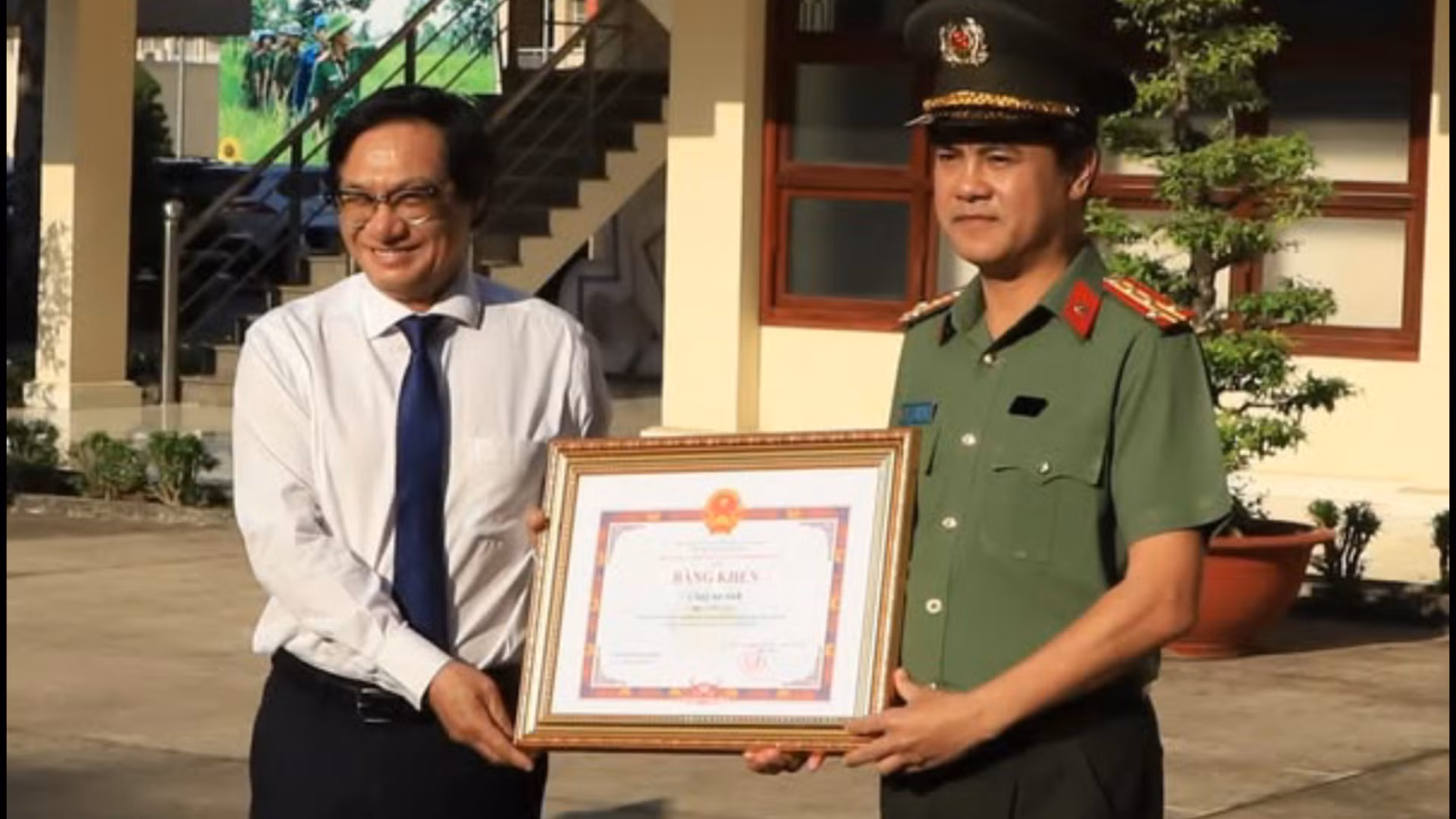 Khen thưởng vụ triệt phá nhóm đối tượng tổ chức rửa tiền xuyên quốc gia -0