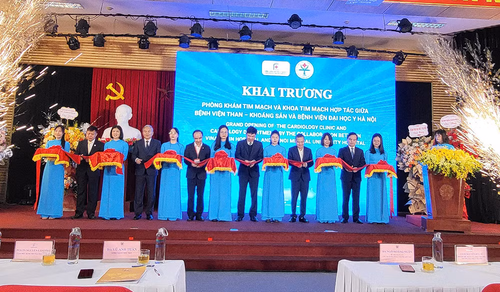 khai trương phòng khám.jpg -0
