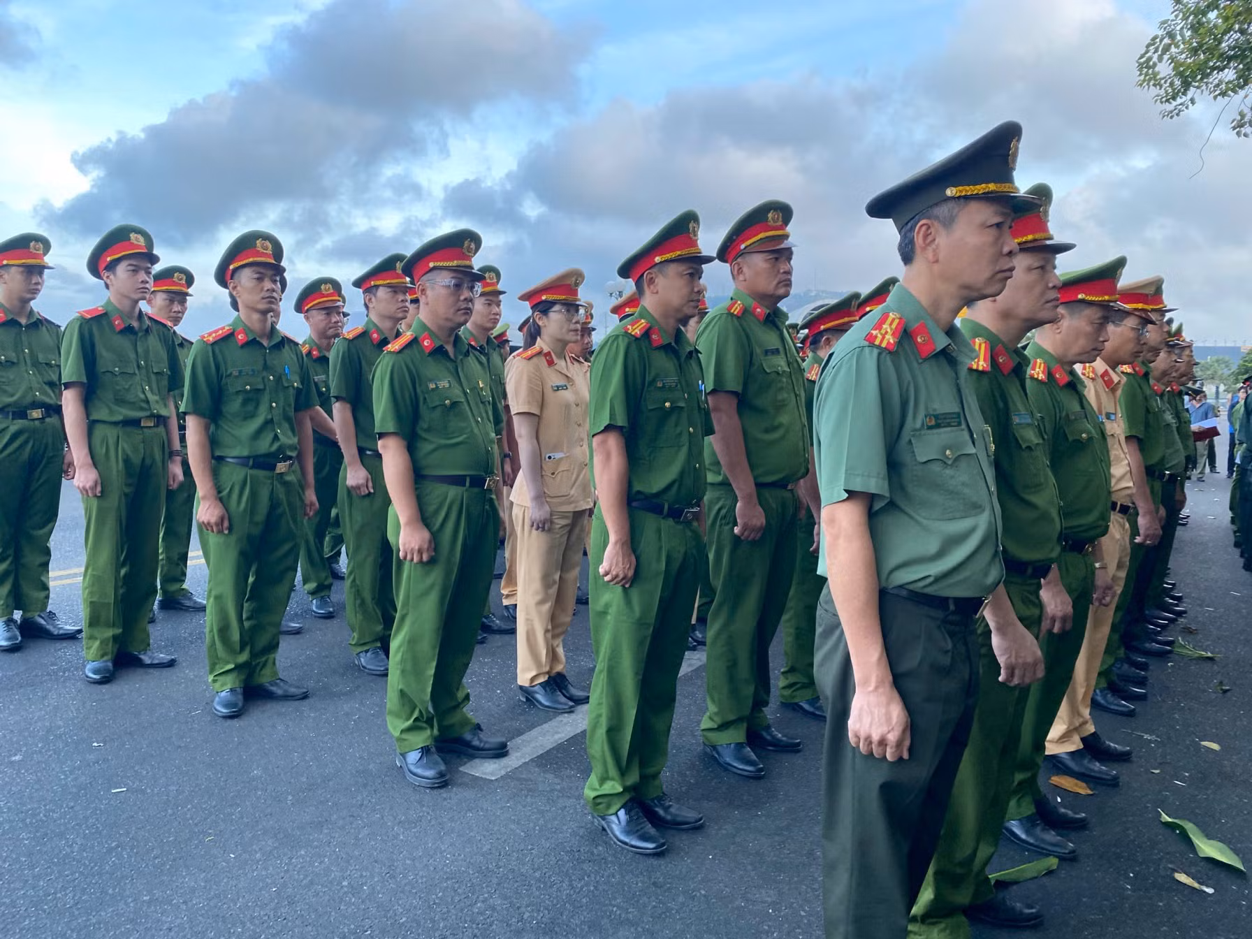 Truy tặng Huân chương bảo vệ Tổ quốc và Huy hiệu Tuổi trẻ dũng cảm đối với chiến sĩ Cảnh sát hy sinh -6