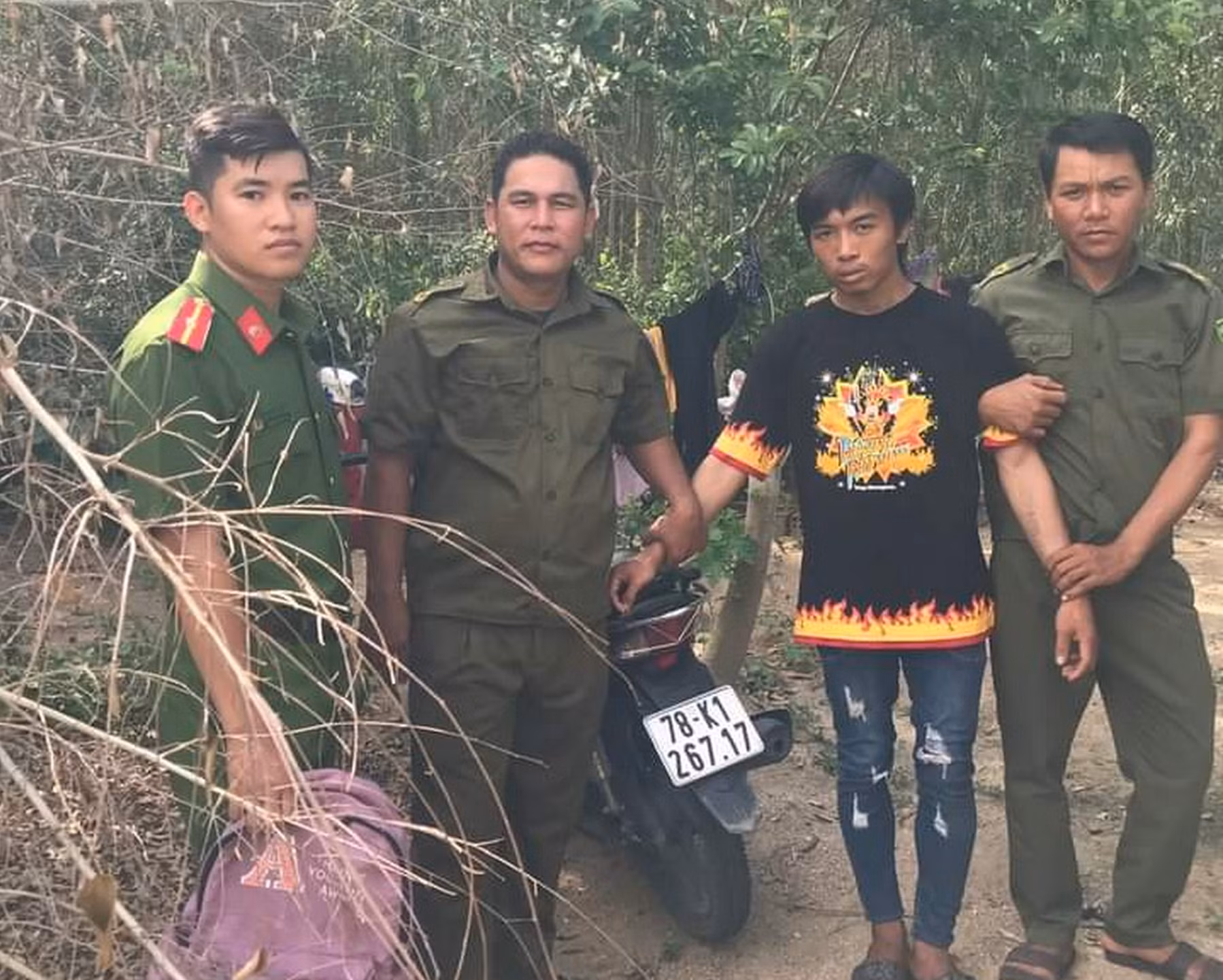  Lực lượng tham gia bảo vệ ANTT ở cơ sở truy bắt tội phạm trong ngày đầu ra mắt -0