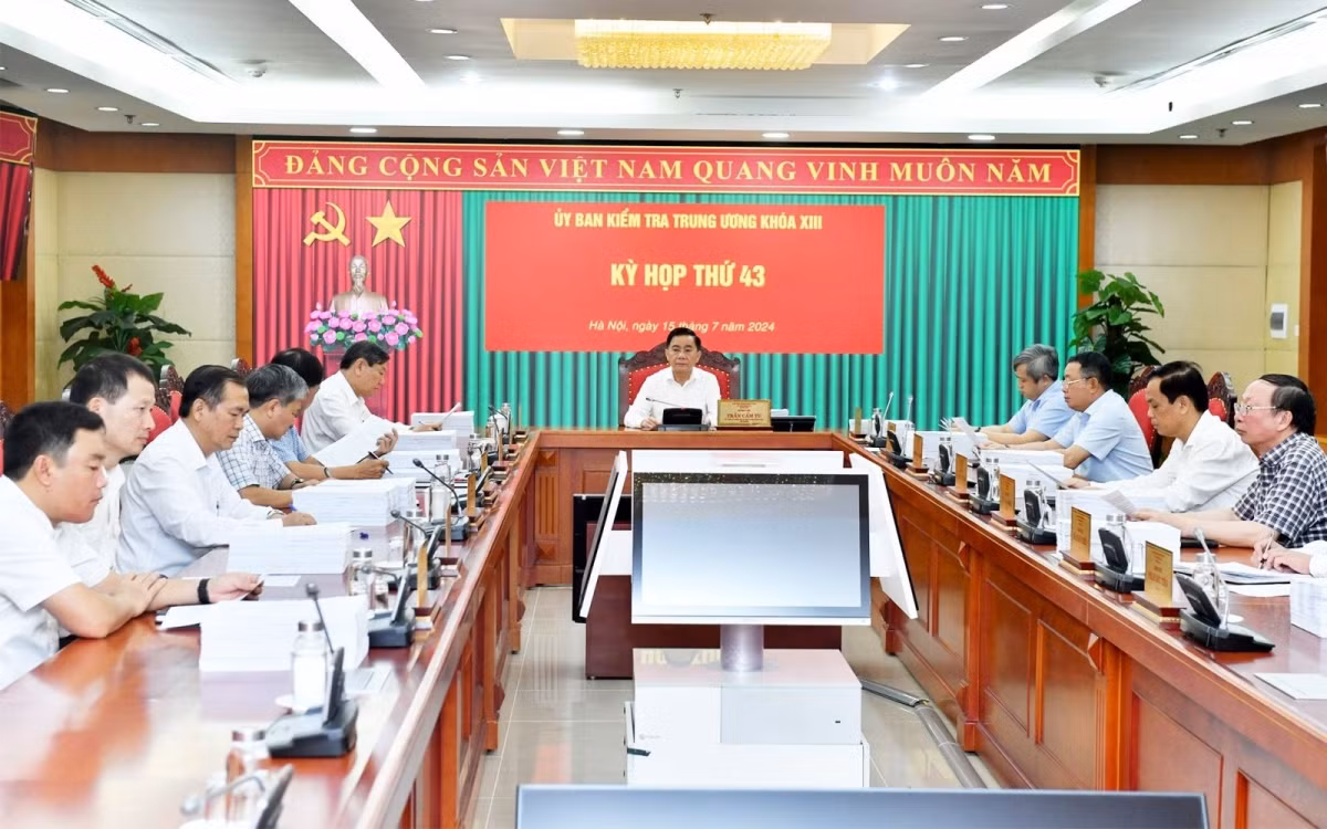 Ủy ban Kiểm tra Trung ương kỷ luật, đề nghị kỷ luật nhiều cán bộ -0