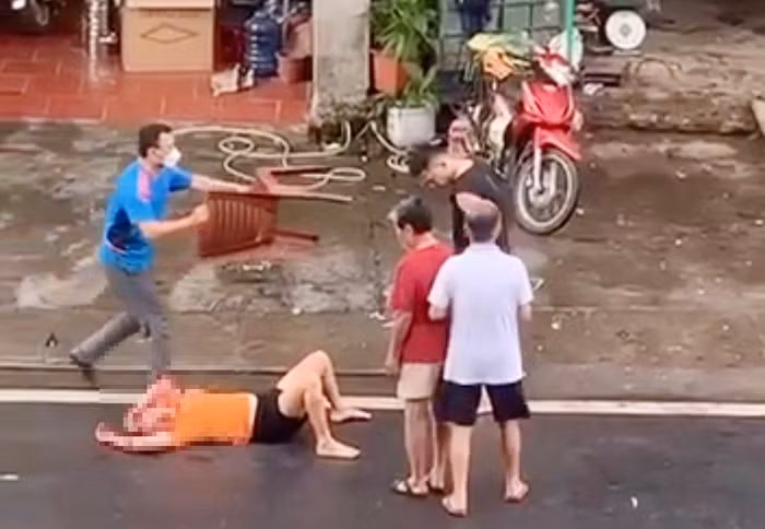 Chồng đuổi chém vợ trọng thương rồi cầm dao tự vẫn -0