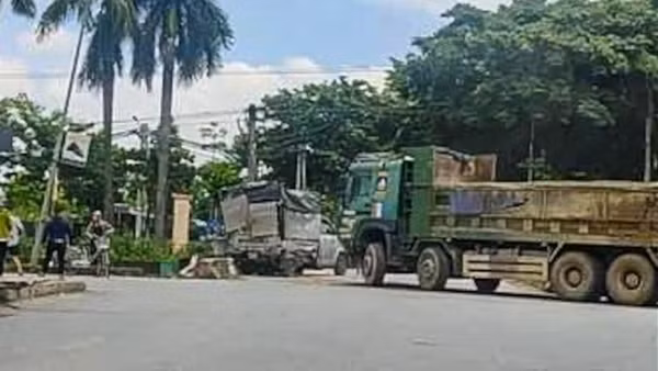 Hiện trường tai nạn liên hoàn 3 người tử vong ở Hà Nội