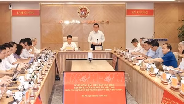 Đoàn Tiểu ban Văn kiện Đại hội XIV của Đảng làm việc với Ban cán sự đảng Bộ Thông tin và Truyền thông