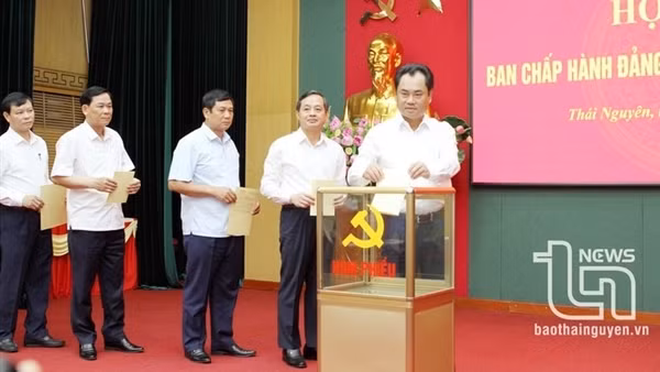 Đồng chí Trịnh Việt Hùng được bầu giữ chức Bí thư Tỉnh ủy Thái Nguyên