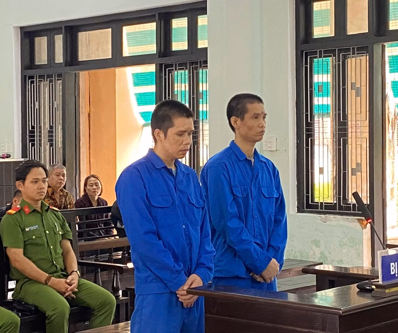 Lãnh án vì tổ chức cho 2 người Trung Quốc ở lại Việt Nam trái phép -0