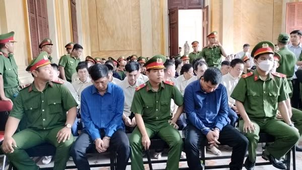 Buôn lậu vàng, nhiều người trong một gia đình vướng lao lý