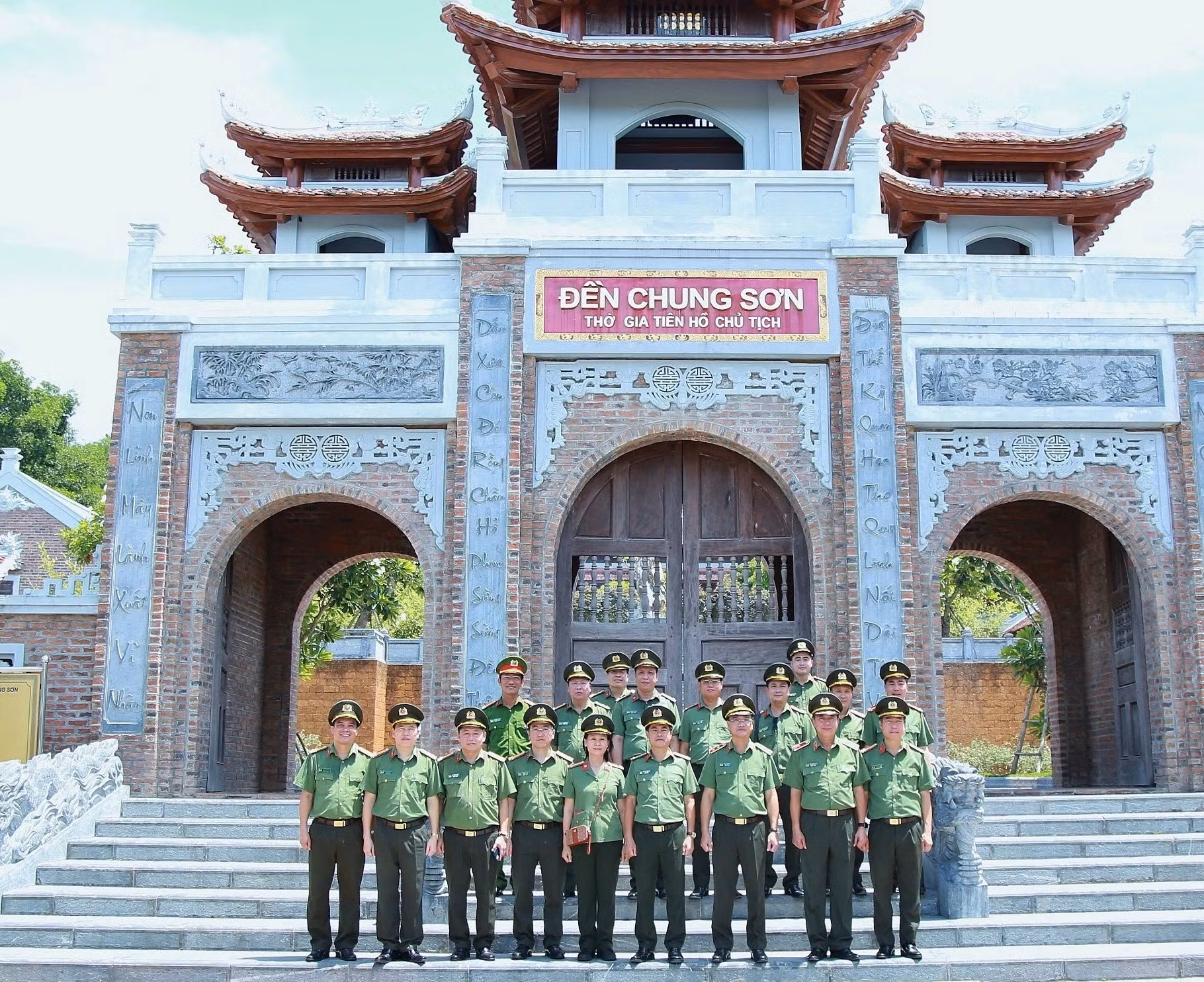 Cục An ninh chính trị nội bộ dâng hoa, dâng hương tri ân Anh hùng liệt sỹ tại các di tích lịch sử -0