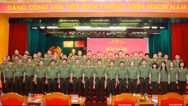 Triển khai toàn diện công tác tổ chức cán bộ với tinh thần "trong sáng, gương mẫu, tinh thông"