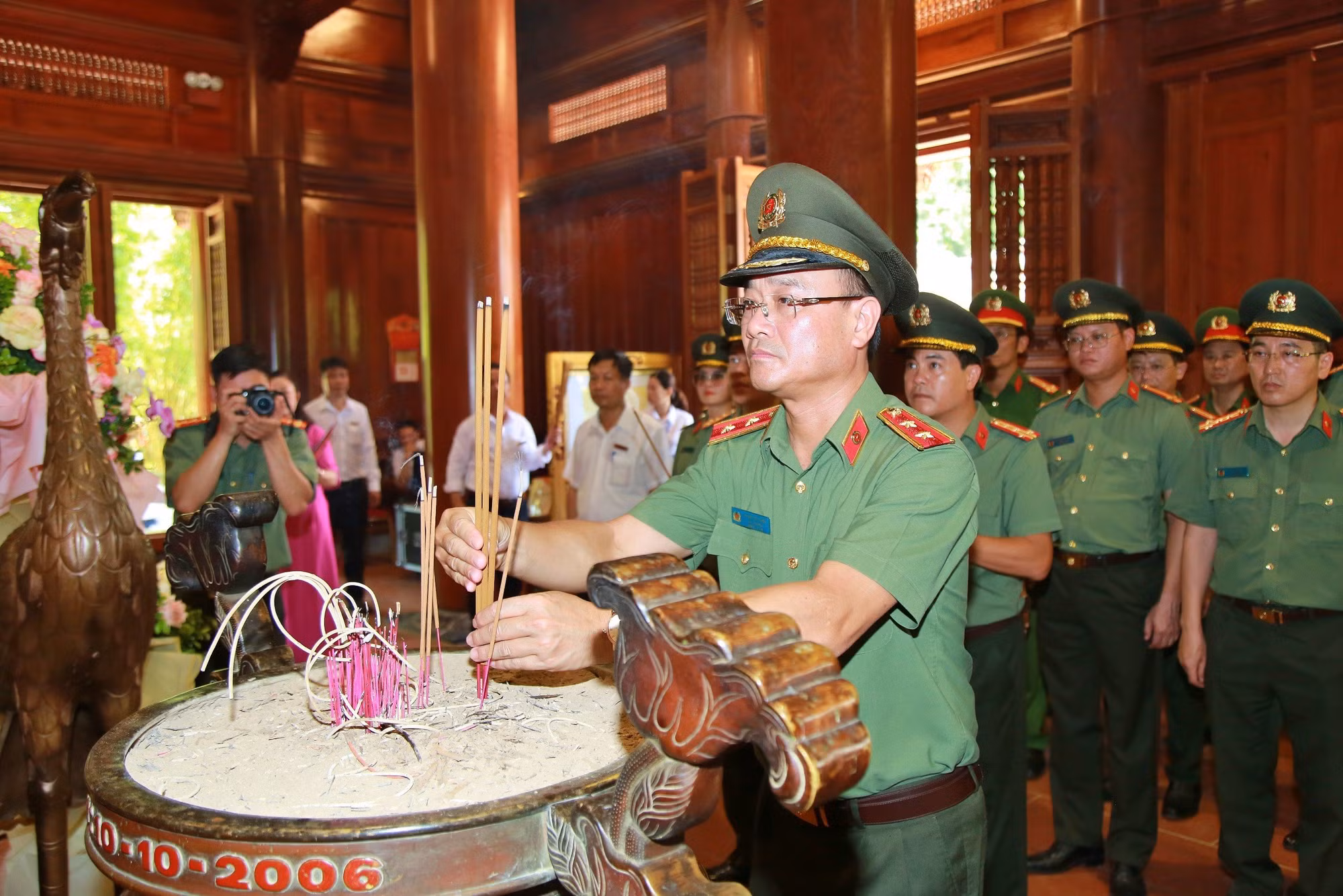 Cục An ninh chính trị nội bộ dâng hoa, dâng hương tri ân Anh hùng liệt sĩ tại các di tích lịch sử tại&nbsp;Nghệ An -0