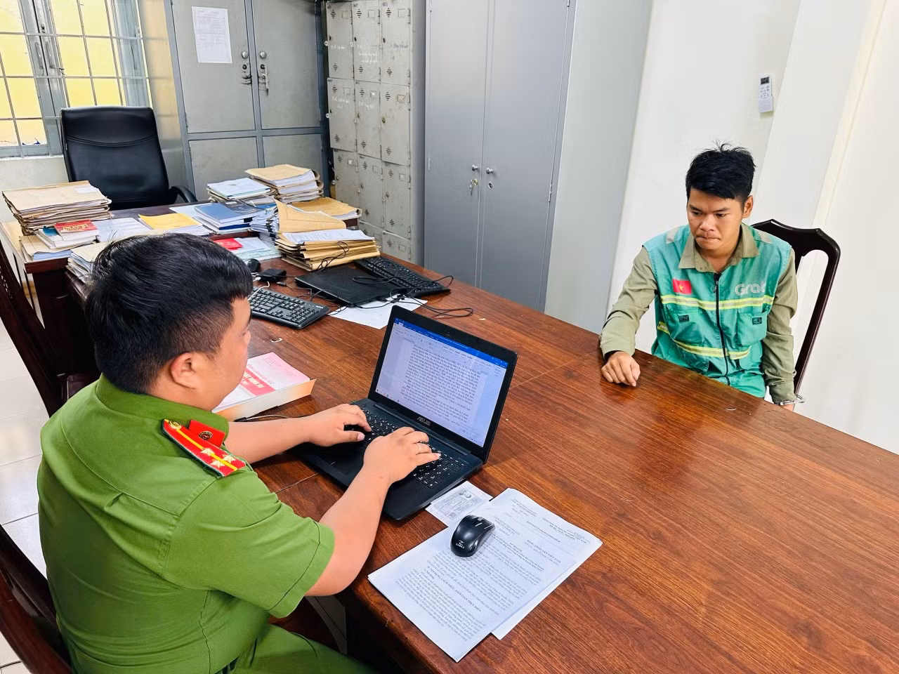 Cướp dây chuyền ở Long An, về TP Hồ Chí Minh lẩn trốn nhưng không thoát -0