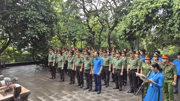 Công đoàn CAND dâng hương, báo công các Vua Hùng