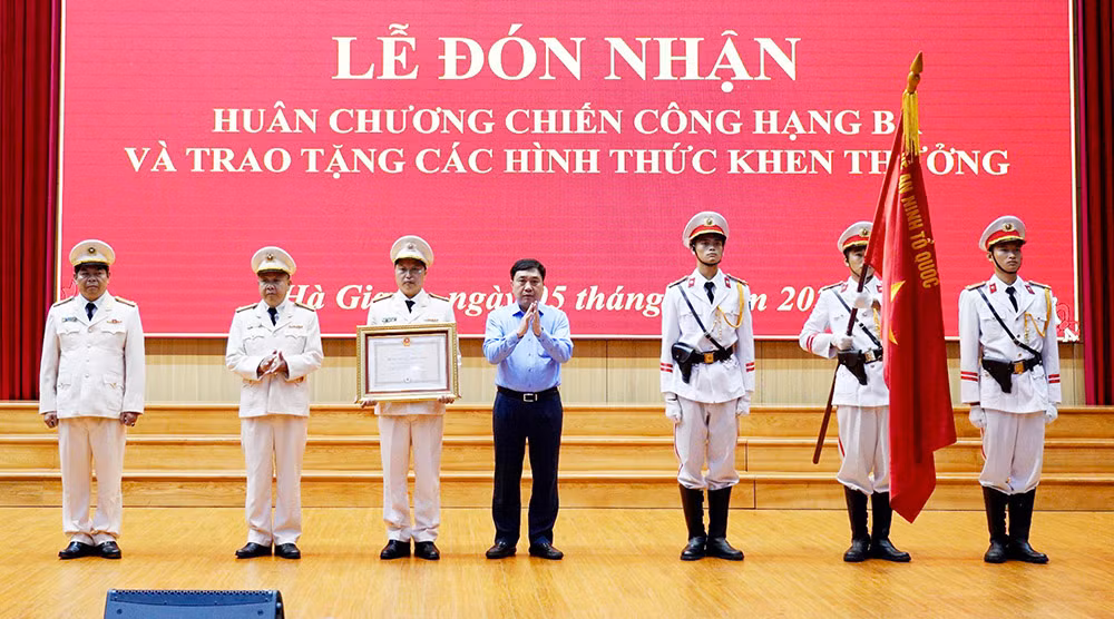Bình yên trên mọi bản làng -1