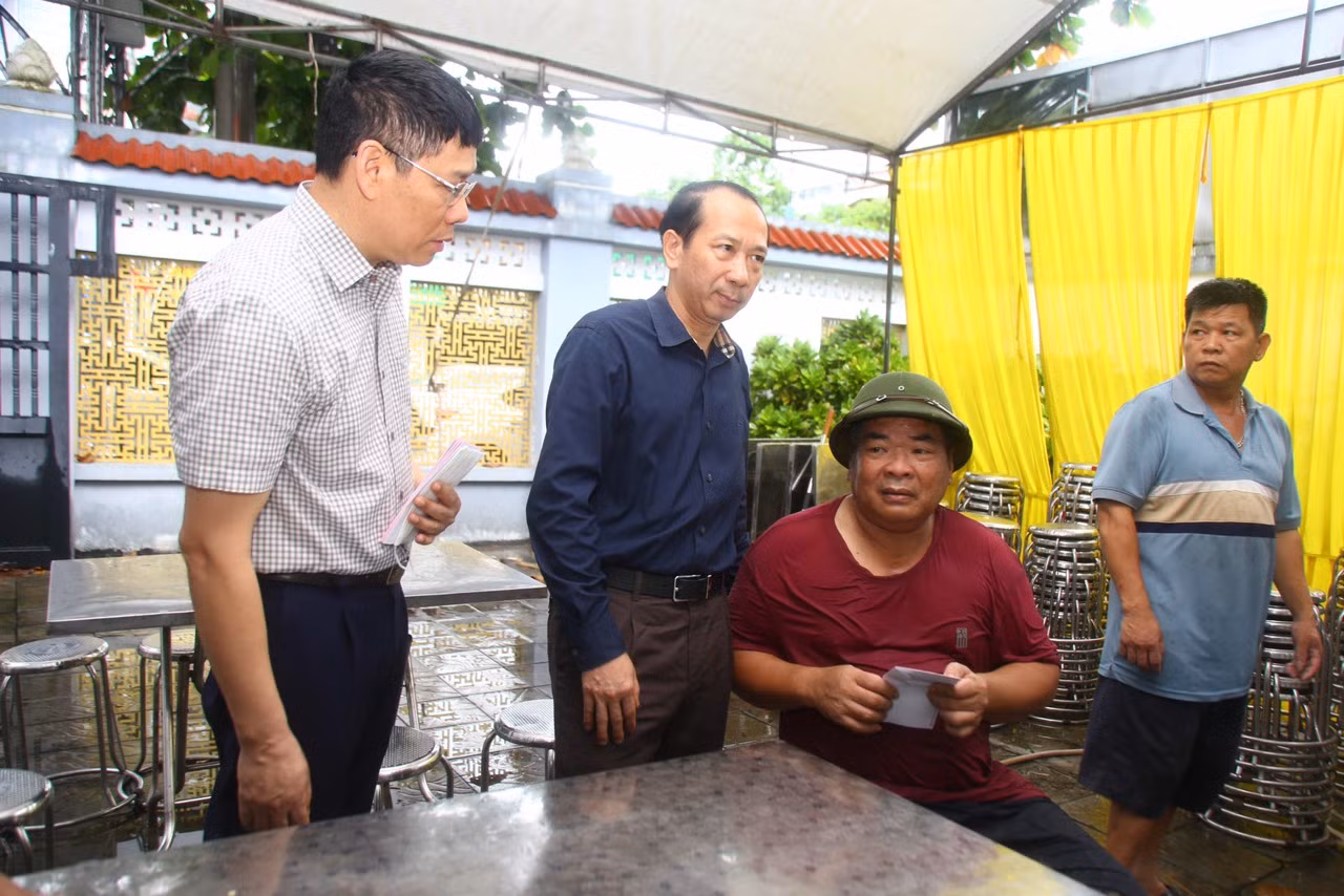 Huy động hằng trăm CBCS cùng các lực lượng tham gia tìm kiếm nạn nhân và khắc phục hậu quả sạt lở đất -0