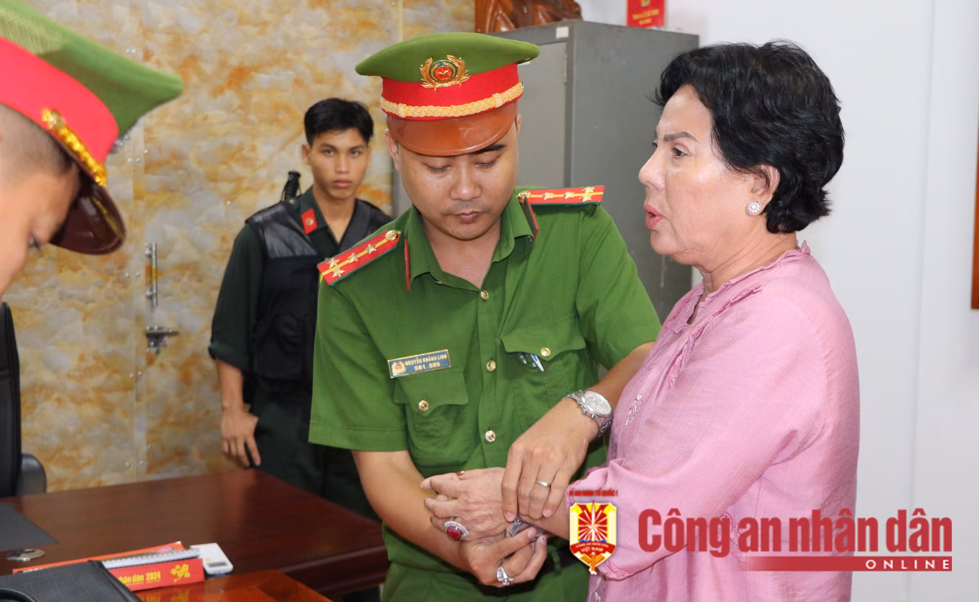 Công an TP Phú Quốc bắt đối tượng dùng giấy giả để bán hàng ngàn mét đất -0