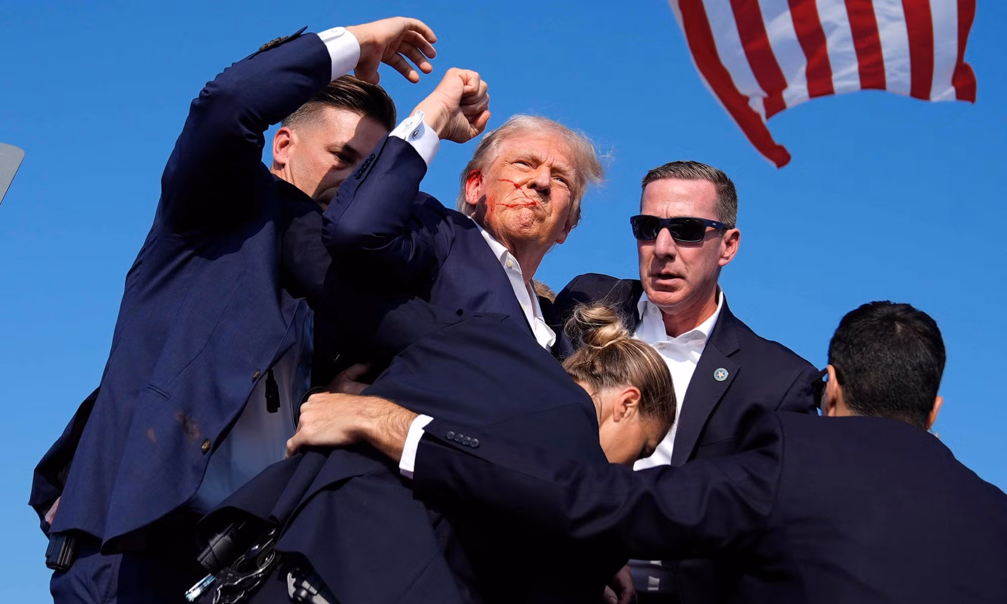 Cựu Tổng thống Mỹ Donald Trump bị bắn khi đang vận động tranh cử -0