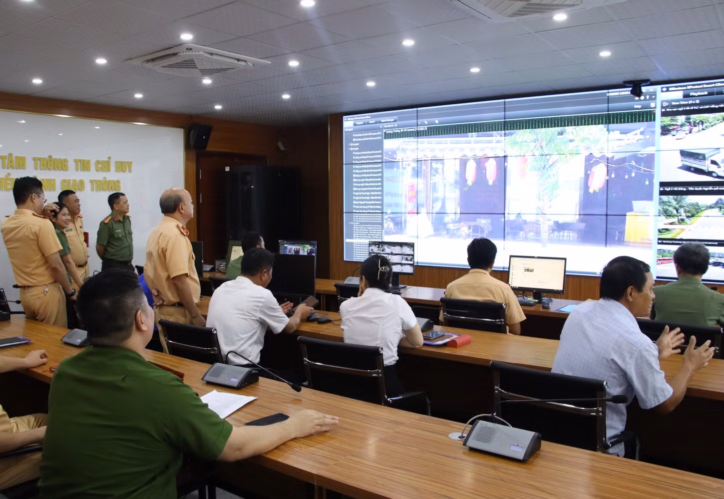 Huy động sức mạnh của toàn dân nâng cao ý thức giao thông -0